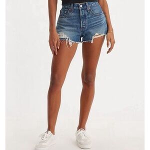 Levi’s denim high waisted/fitted shorts 🔥 super cute NWT Size 28